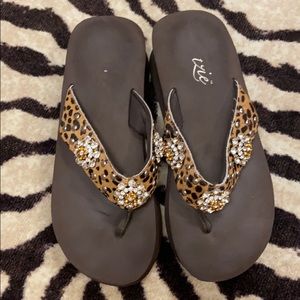 Leopard print fur strap flip flops